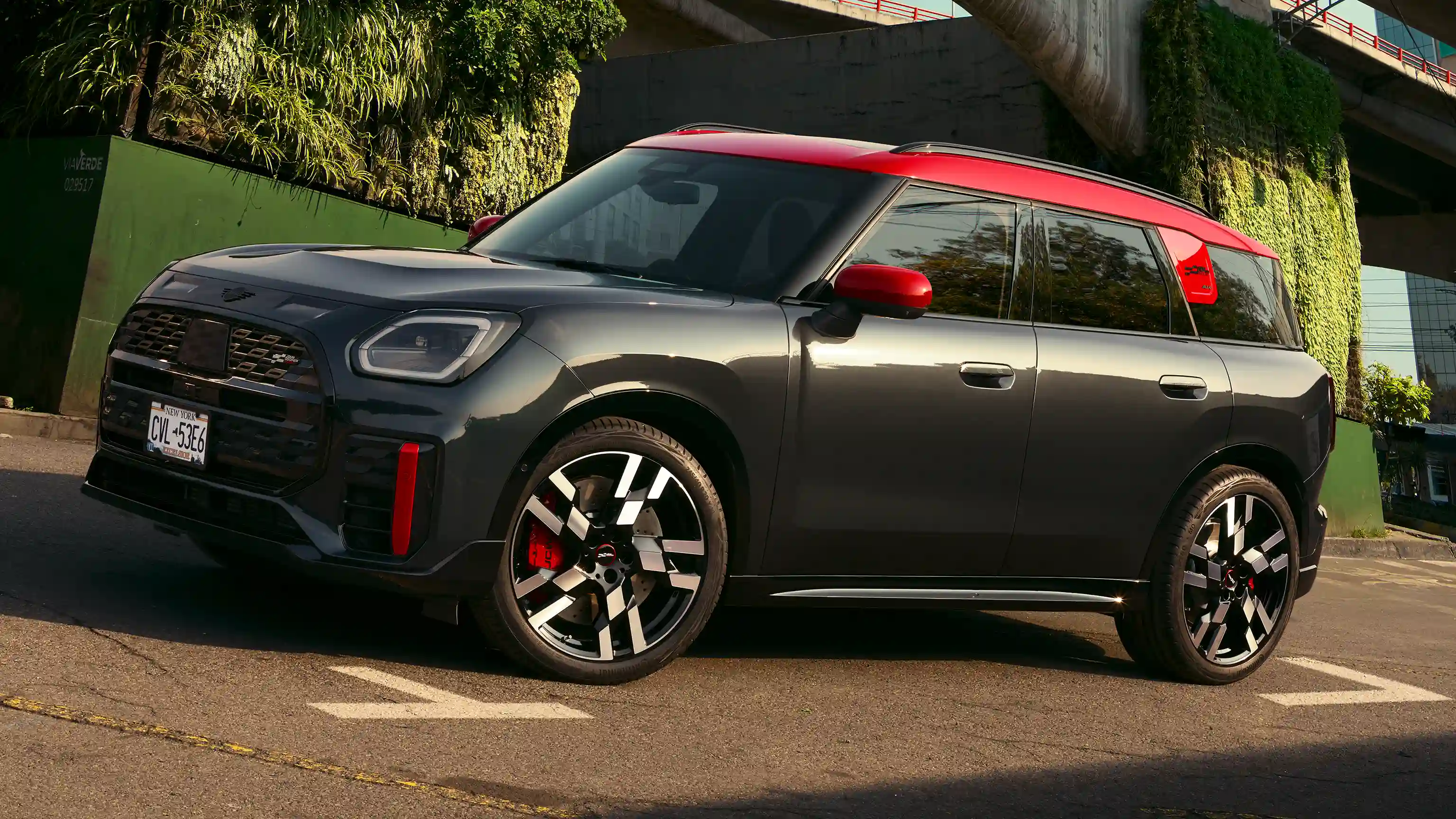 MINI John Cooper Works - U25 JCW Vista lateral