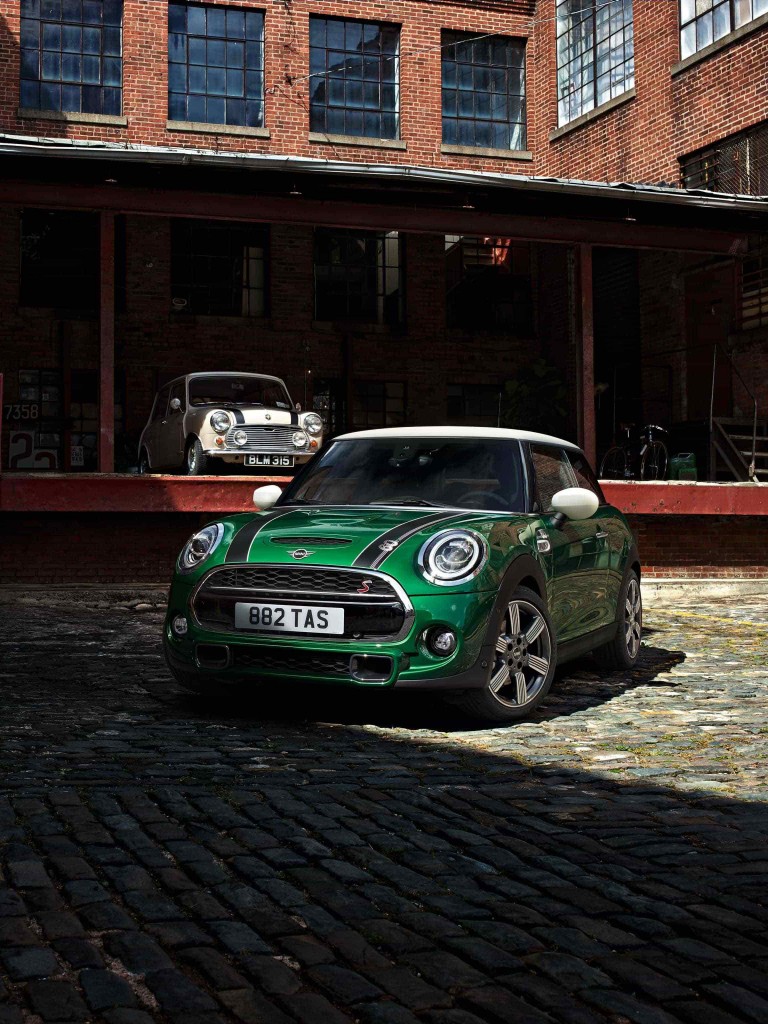 MINI Edición 60 Aniversario – verde, blanco y negro – vista frontal MINI Edición 60 Aniversario – verde, blanco y negro – vista frontal